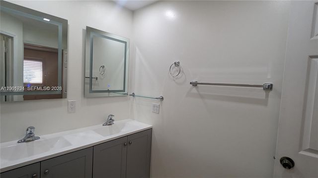 213 E Forest Oak Cir 213, Davie, FL 33325