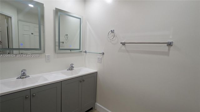 213 E Forest Oak Cir 213, Davie, FL 33325