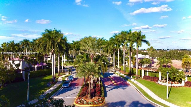 213 E Forest Oak Cir 213, Davie, FL 33325