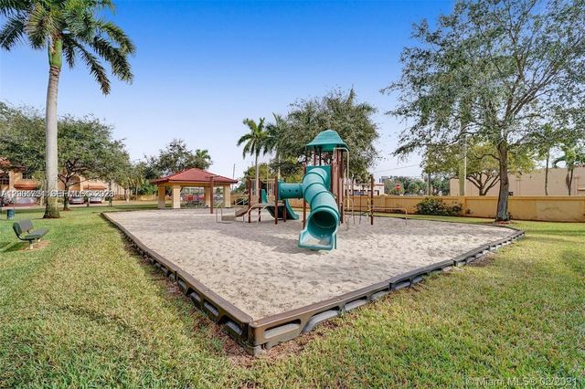 213 E Forest Oak Cir 213, Davie, FL 33325