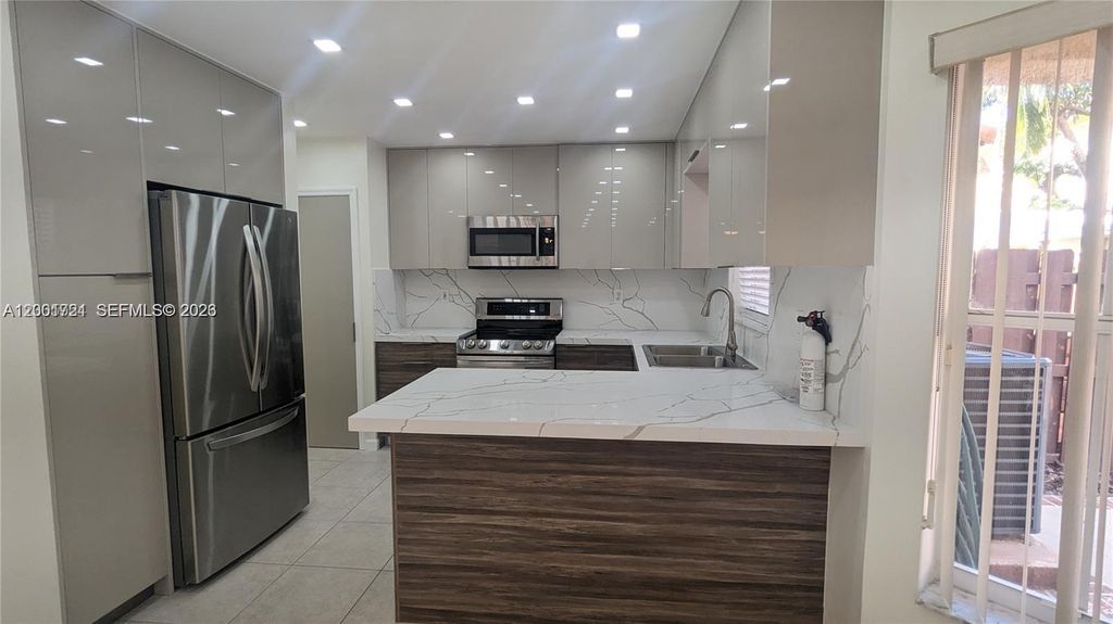 213 E Forest Oak Cir 213, Davie, FL 33325