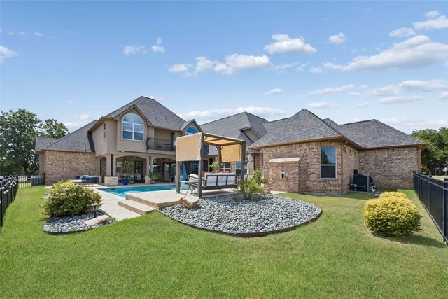 1908 Morningside Lane, Oak Leaf, TX 75154