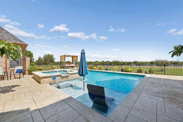 1908 Morningside Lane, Oak Leaf, TX 75154