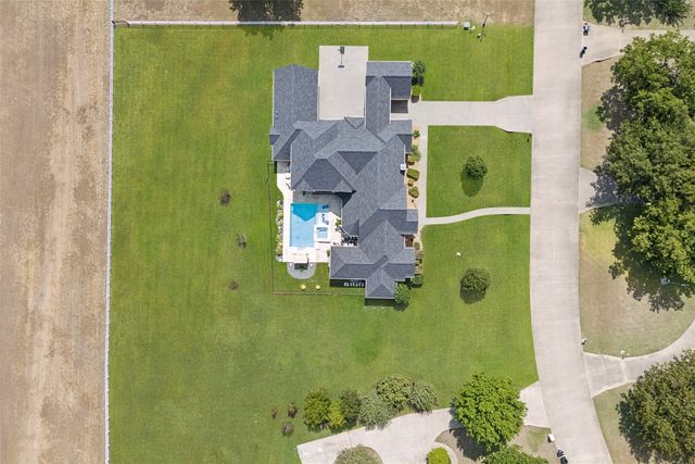 1908 Morningside Lane, Oak Leaf, TX 75154