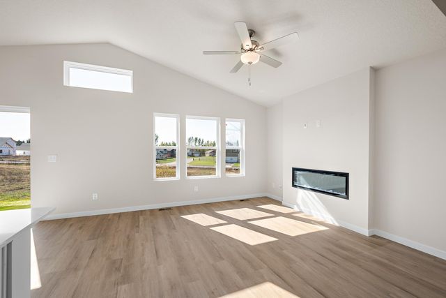 606 Redwood Loop N, Cambridge, MN 55008