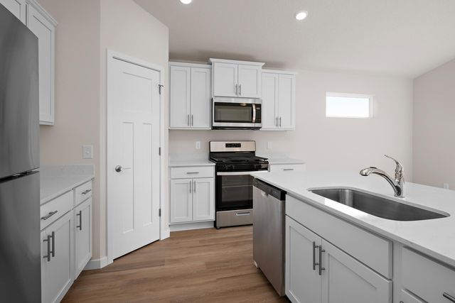 606 Redwood Loop N, Cambridge, MN 55008