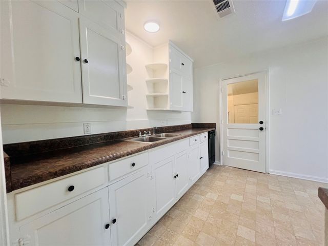 2101 Layton Avenue, Haltom City, TX 76117
