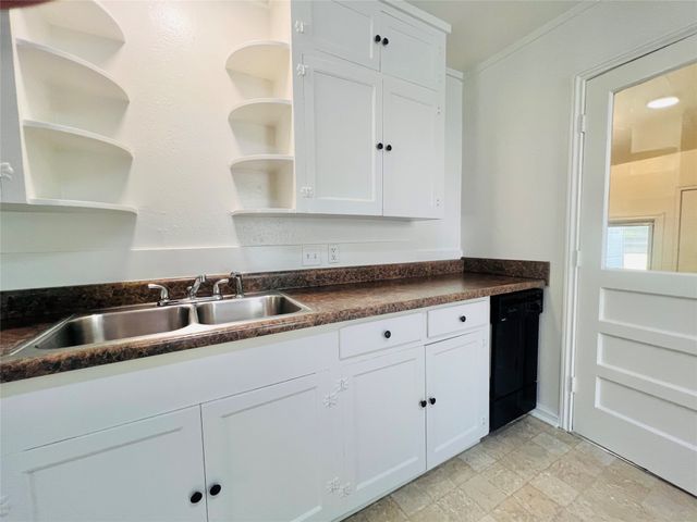 2101 Layton Avenue, Haltom City, TX 76117