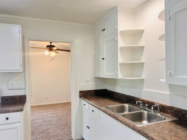 2101 Layton Avenue, Haltom City, TX 76117