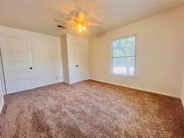2101 Layton Avenue, Haltom City, TX 76117