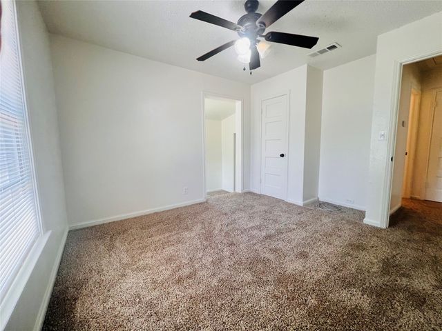 2101 Layton Avenue, Haltom City, TX 76117