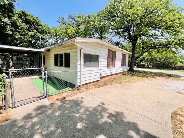 2101 Layton Avenue, Haltom City, TX 76117
