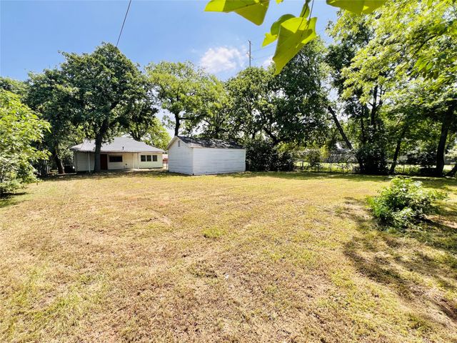 2101 Layton Avenue, Haltom City, TX 76117