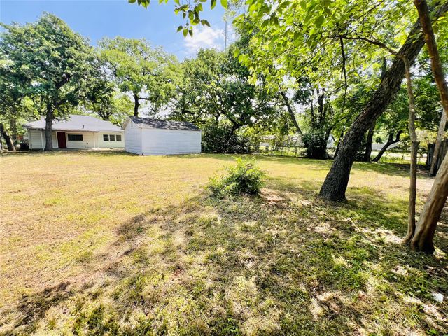 2101 Layton Avenue, Haltom City, TX 76117