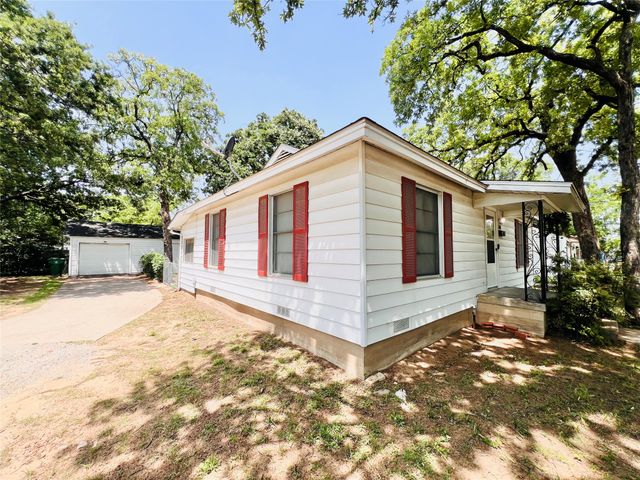 2101 Layton Avenue, Haltom City, TX 76117