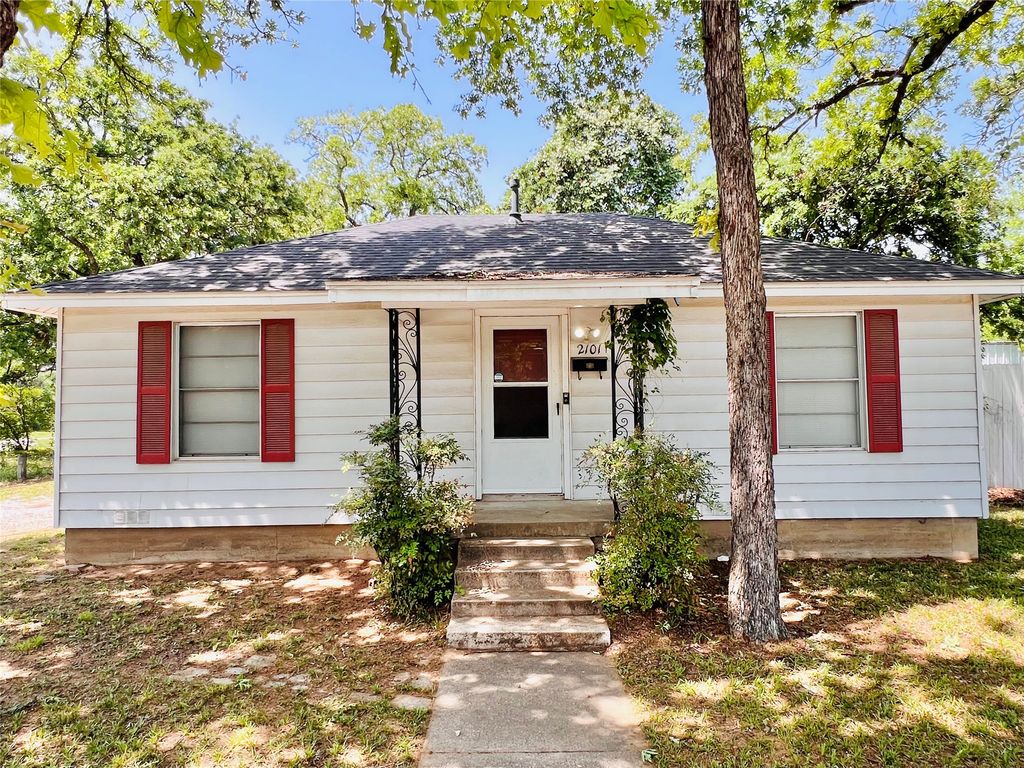 2101 Layton Avenue, Haltom City, TX 76117