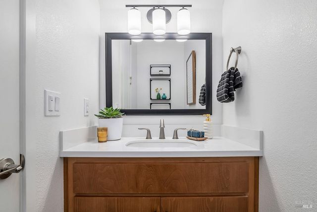 1201 Del Rancho Way, Petaluma, CA 94954