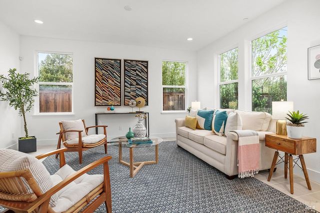 1201 Del Rancho Way, Petaluma, CA 94954