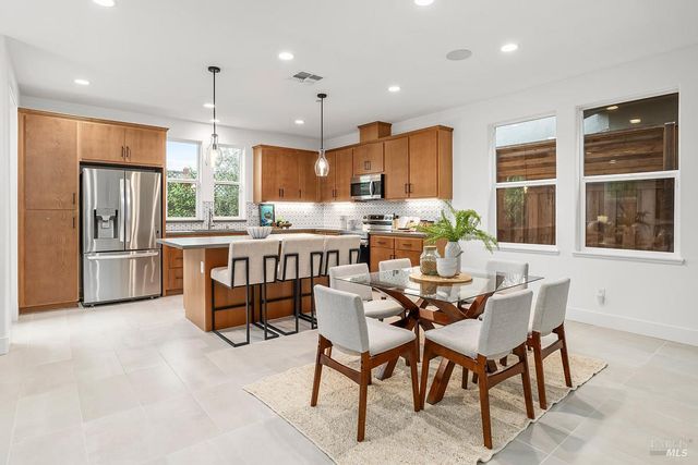 1201 Del Rancho Way, Petaluma, CA 94954