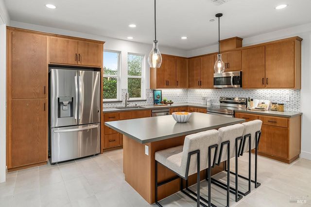 1201 Del Rancho Way, Petaluma, CA 94954