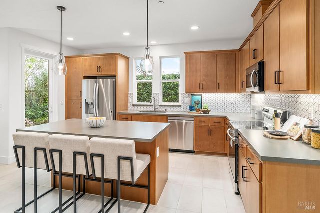 1201 Del Rancho Way, Petaluma, CA 94954