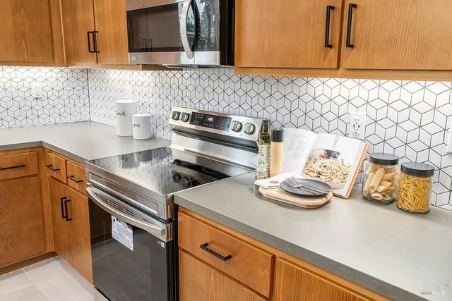 1201 Del Rancho Way, Petaluma, CA 94954