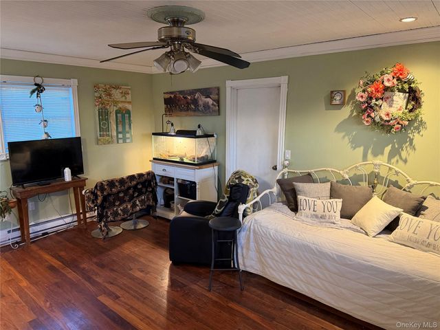 11 bittermint, Islip, NY 11751