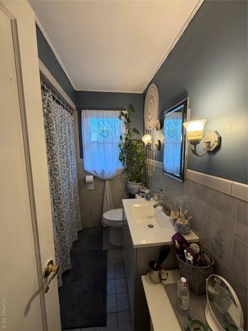 11 bittermint, Islip, NY 11751