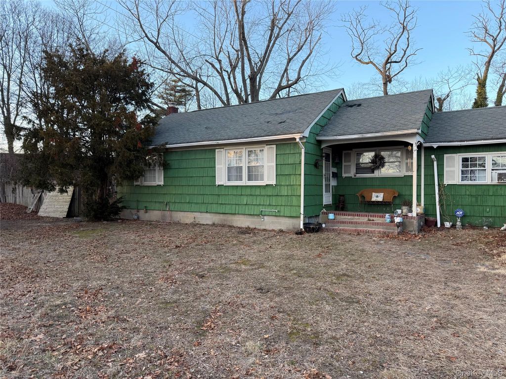 11 bittermint, Islip, NY 11751