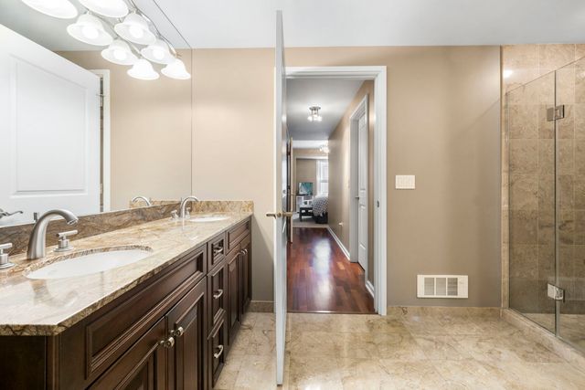 160 E Illinois Street 1002, Chicago, IL 60611