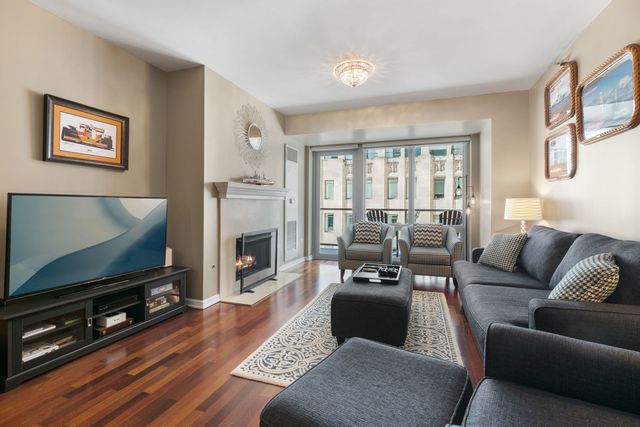 160 E Illinois Street 1002, Chicago, IL 60611