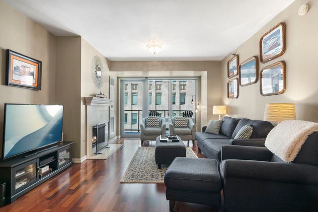 160 E Illinois Street 1002, Chicago, IL 60611