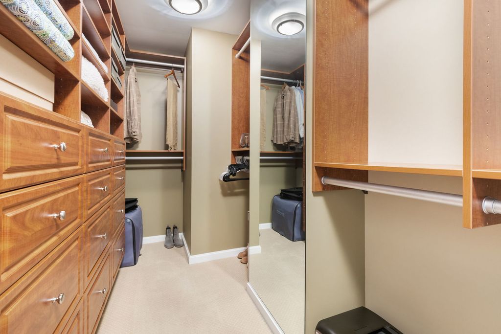 Image 13 of property listing at 160 E Illinois Street 1002, Chicago, IL 60611