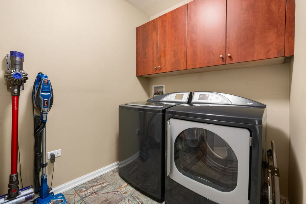 Image 16 of property listing at 160 E Illinois Street 1002, Chicago, IL 60611