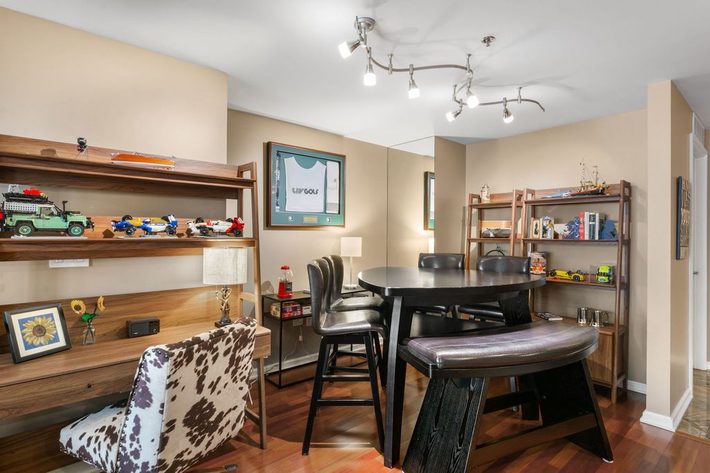 Image 7 of property listing at 160 E Illinois Street 1002, Chicago, IL 60611