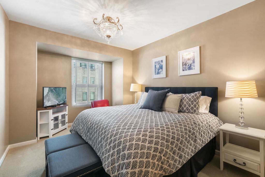 Image 10 of property listing at 160 E Illinois Street 1002, Chicago, IL 60611