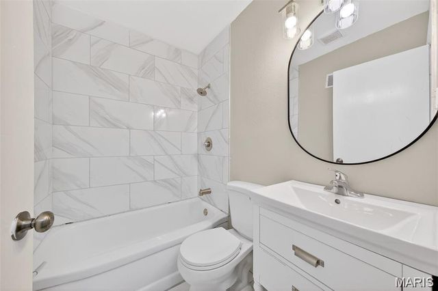 2506 Shannonaire Drive, St Louis, MO 63136