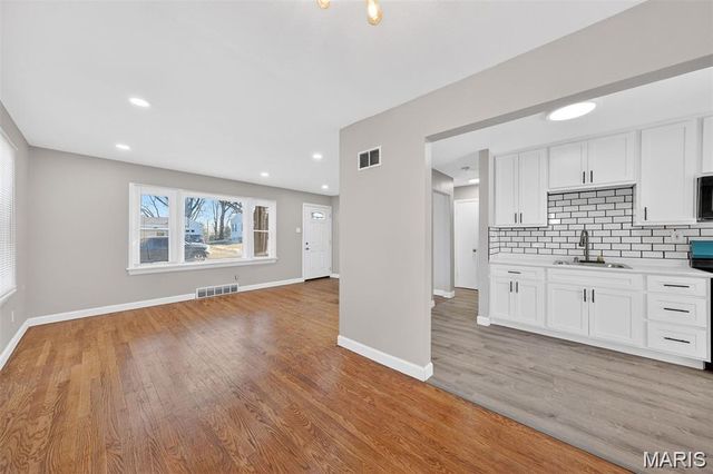 2506 Shannonaire Drive, St Louis, MO 63136