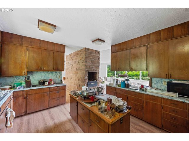 67118 W WESTVIEW Rd, North Bend, OR 97459