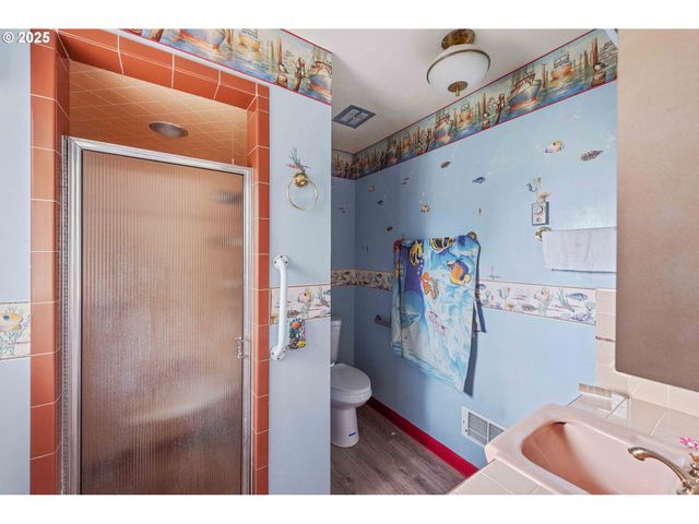 67118 W WESTVIEW Rd, North Bend, OR 97459