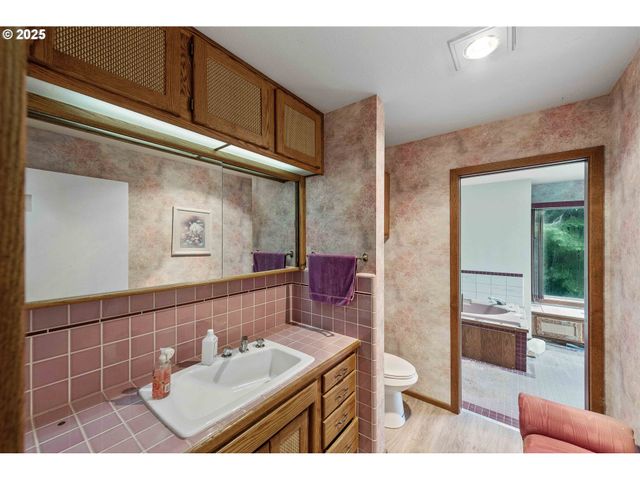 67118 W WESTVIEW Rd, North Bend, OR 97459