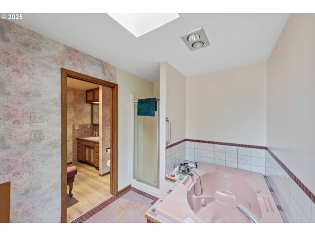 67118 W WESTVIEW Rd, North Bend, OR 97459