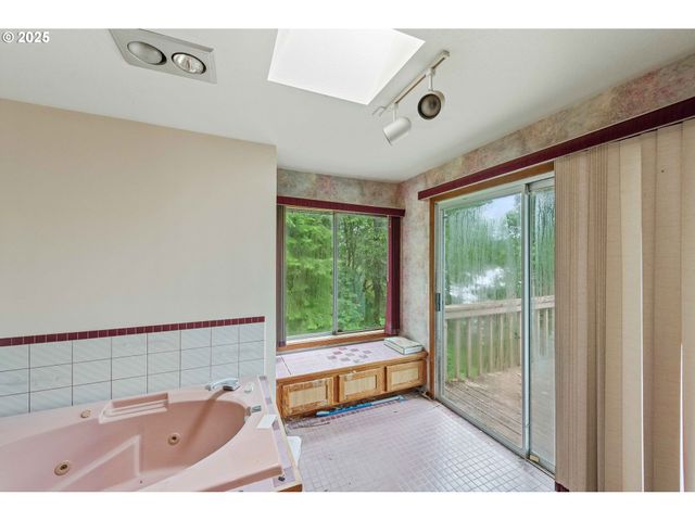67118 W WESTVIEW Rd, North Bend, OR 97459