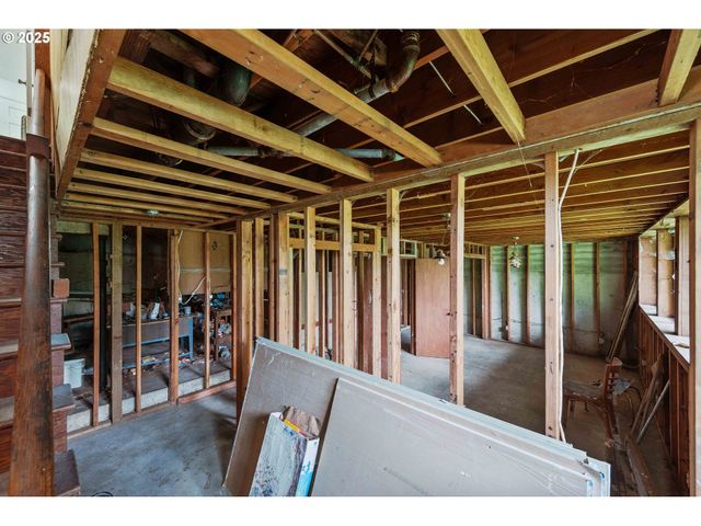 67118 W WESTVIEW Rd, North Bend, OR 97459