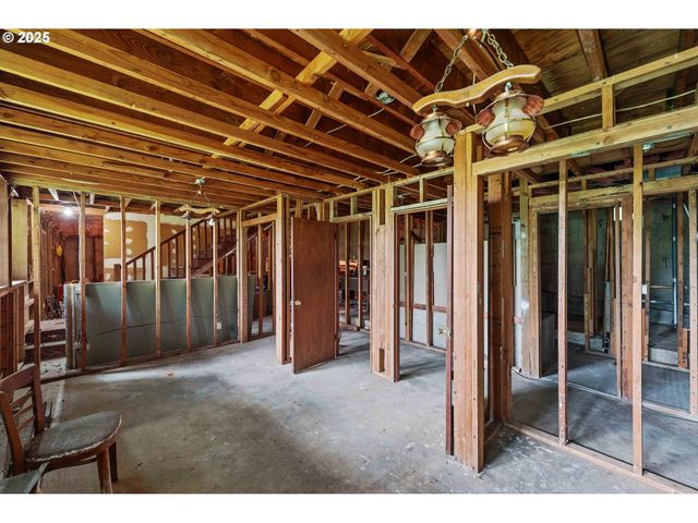 67118 W WESTVIEW Rd, North Bend, OR 97459