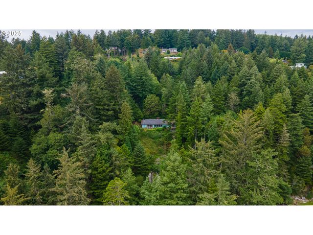 67118 W WESTVIEW Rd, North Bend, OR 97459