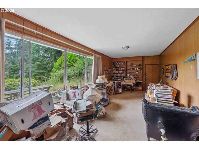 67118 W WESTVIEW Rd, North Bend, OR 97459
