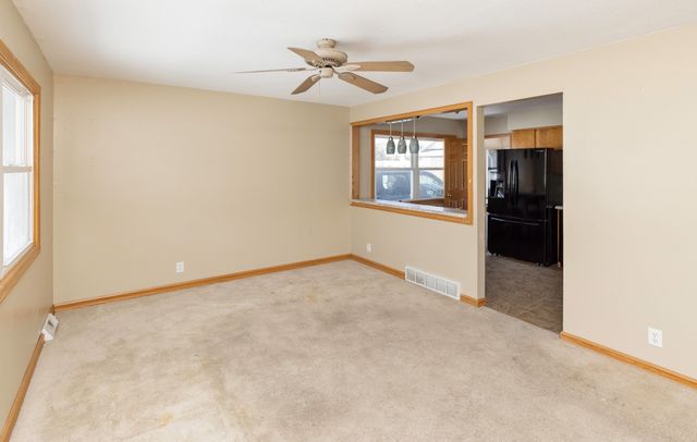 3827 E 27th Street, Des Moines, IA 50317