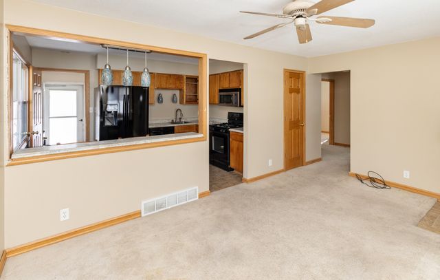 3827 E 27th Street, Des Moines, IA 50317