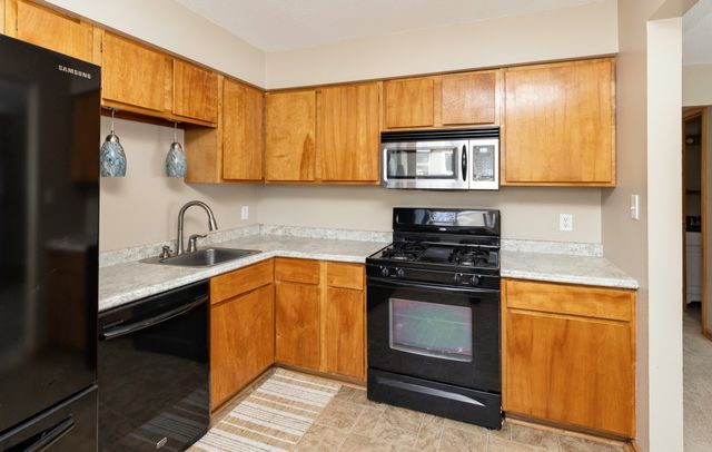 3827 E 27th Street, Des Moines, IA 50317